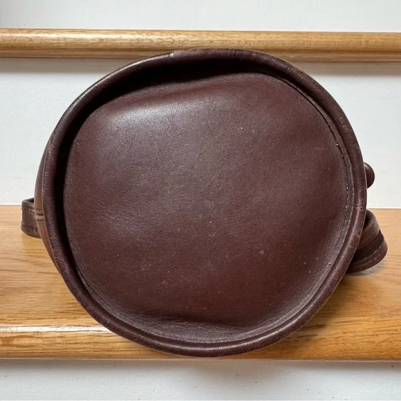 Vintage Coach Maggie Duffle 9019 in Mahogany Brown Leather, USA - Picture 6 of 9